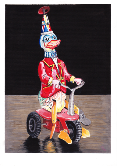 Karneval Ein clownartiger Entenfigur fährt auf einem roten Spielzeugdreirad.